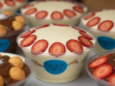 Beyaz Çikolatalı Çilekli Profiterol